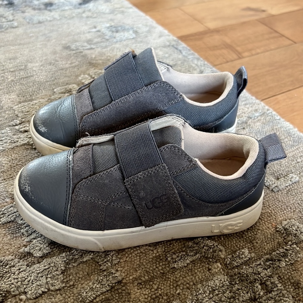 Boys Ugg velcro shoes